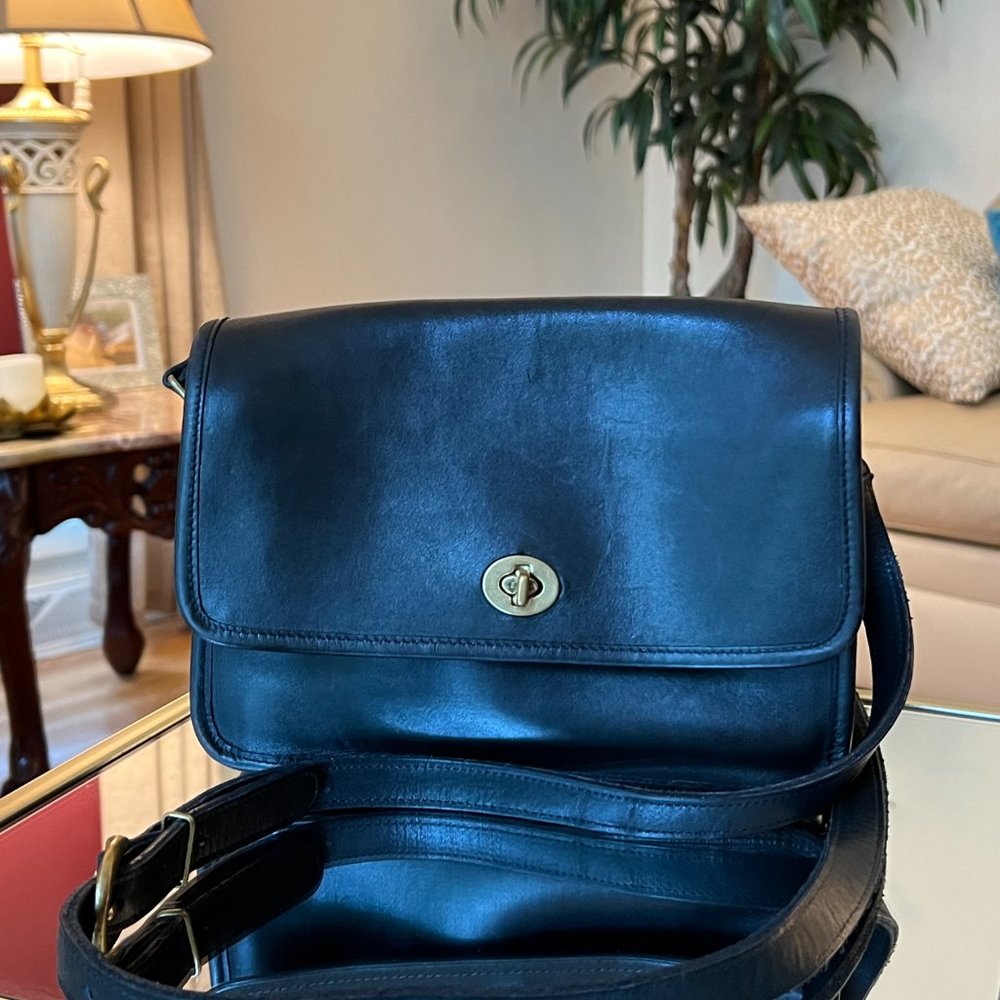 Vintage COACH Turnlock Penny Pocket Black Leather Crossbody Bag